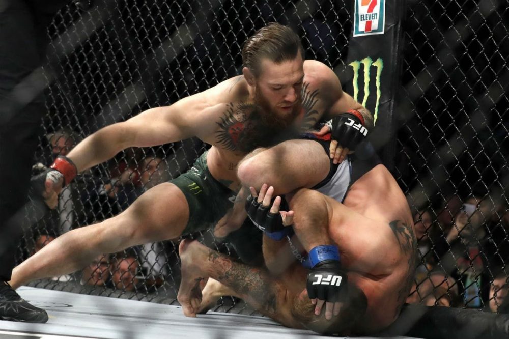 Conor McGregor chỉ mất 40 giây để knock out kỹ thuật Donald Cowboy Cerrone.