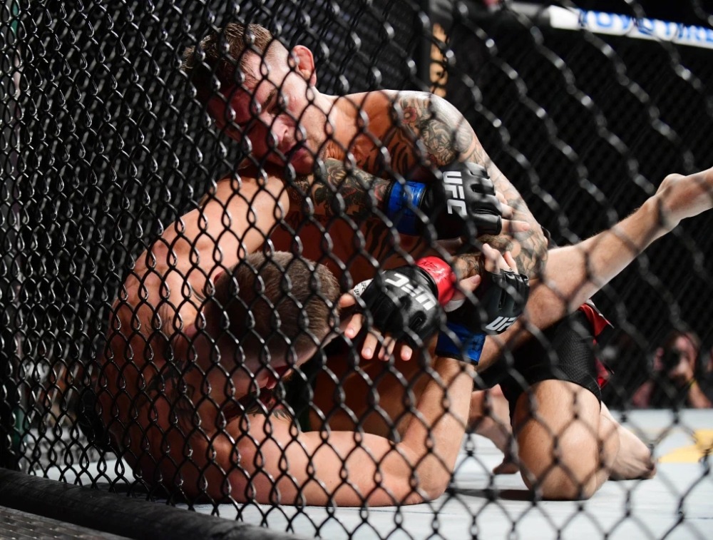 Conor McGregor nhận thất bại thứ 2 trước Dustin Poirier tại UFC 264.