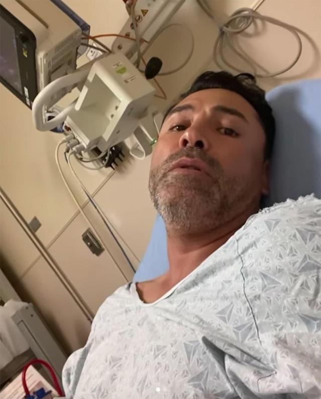 Oscar de la Hoya chia sẻ hình ảnh trên giường bệnh.