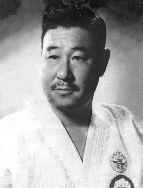 Võ sư Suzuki Choji (1919 - 1995) - Sáng tổ hệ phái Suzucho Karatedo.