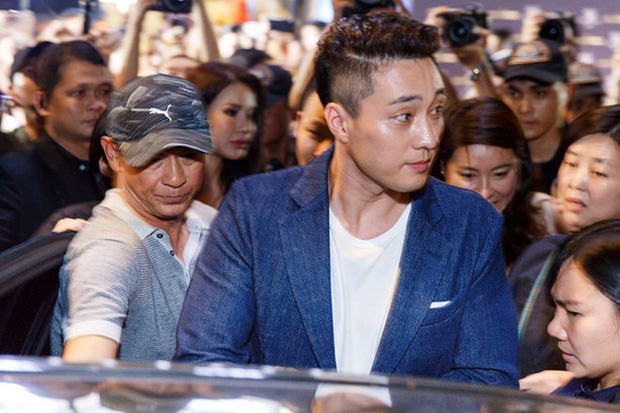 Hộ tống So Ji Sub trong lần nam diễn viên này đến Việt Nam.