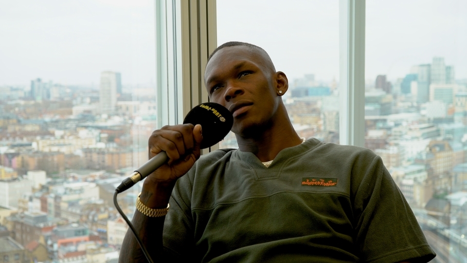 Israel Adesanya hồi tưởng về quãng thời gian khó khăn trong quá khứ.