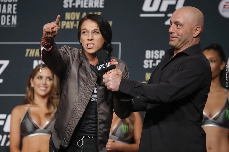 Nhà cựu vô địch hạng rơm UFC, Joanna Jedrzejczyk.