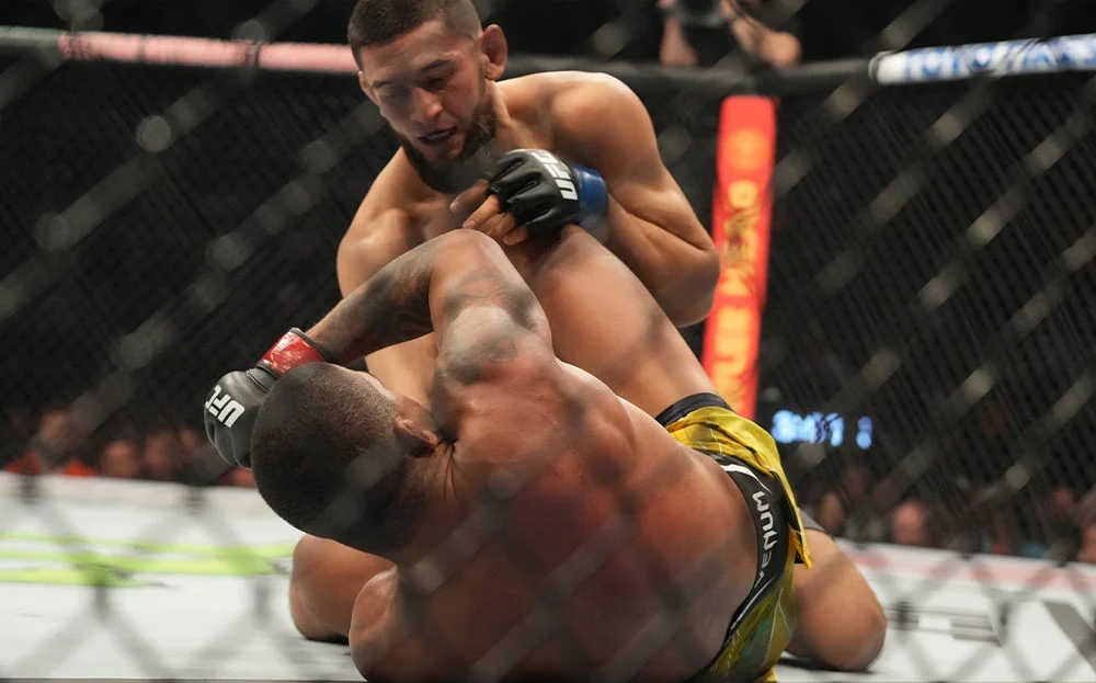 Khamzat Chimaev có màn trình diễn ấn tượng tại UFC 273.