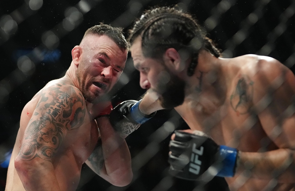Jorge Masvidal và Colby Covington tại UFC 272.