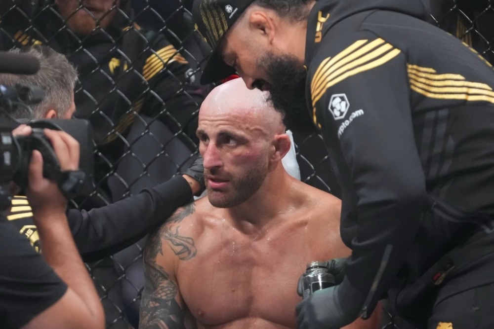 Alexander Volkanovski cân nhắc khả năng lên hạng cân nhẹ.