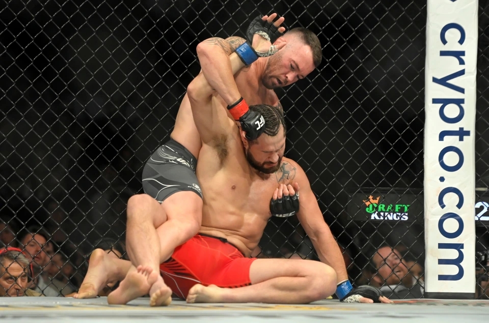 Colby Covington đánh bại Jorge Masvidal tại UFC 272.