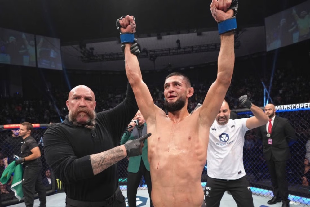 Khamzat Chimaev sau chiến thắng Gilbert Burns tại UFC 273.