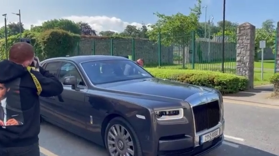 Conor McGregor lái xe sang đi hầu tòa vì cáo buộc lái xe nguy hiểm.