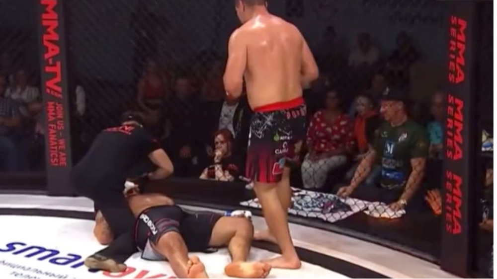 Antonio Silva bị knockout tại MMA Series 53.