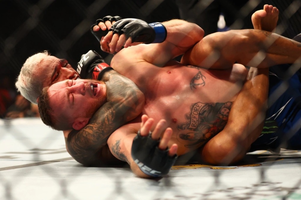Oliveira khuất phục Justin Gaethje ngay hiệp đầu tại UFC 274.