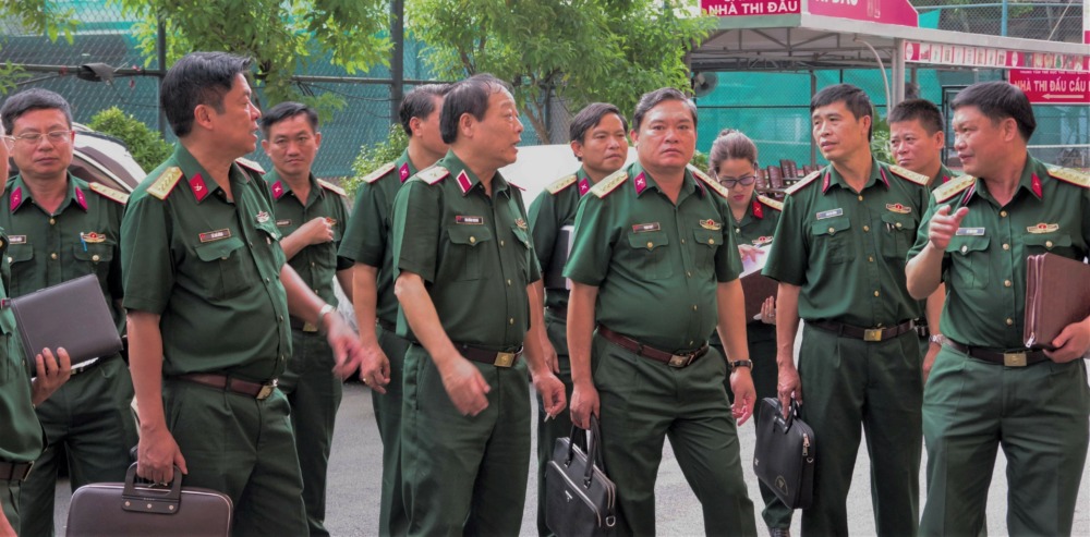 Ban Tổ chức đi kiểm tra xem xét cơ sở vật chất phục vụ công tác tổ chức Giải Vô địch Võ chiến đấu tay không các Câu lạc bộ Võ thuật toàn quân năm 2022