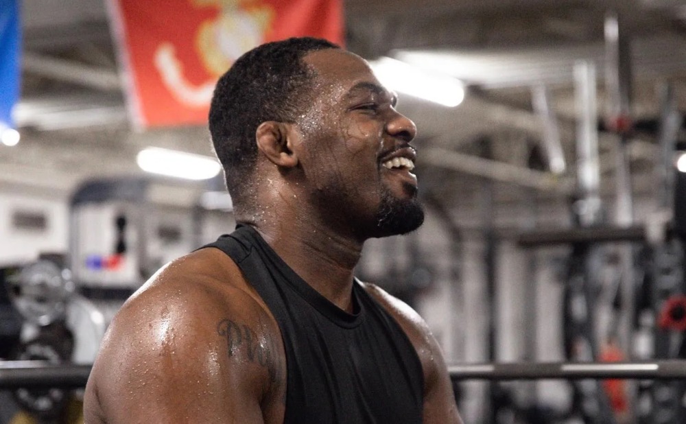 Jon Jones tuyên bố đã sẵn sàng cho màn ra mắt hạng cân nặng.