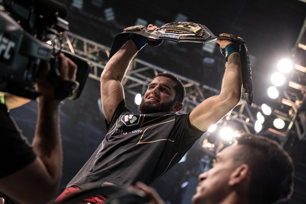 Islam Makhachev là tân vương của hạng cân nhẹ UFC.