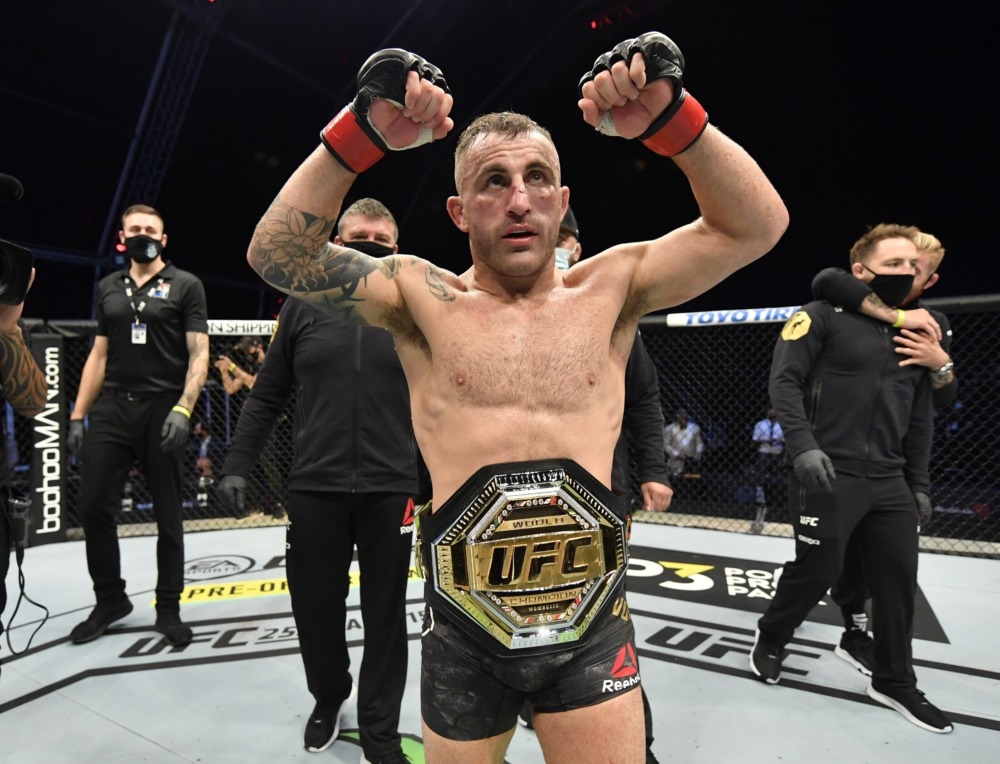Alexander Volkanovski đang là đương kim vô địch hạng lông và có mong muốn tiến lên hạng nhẹ.