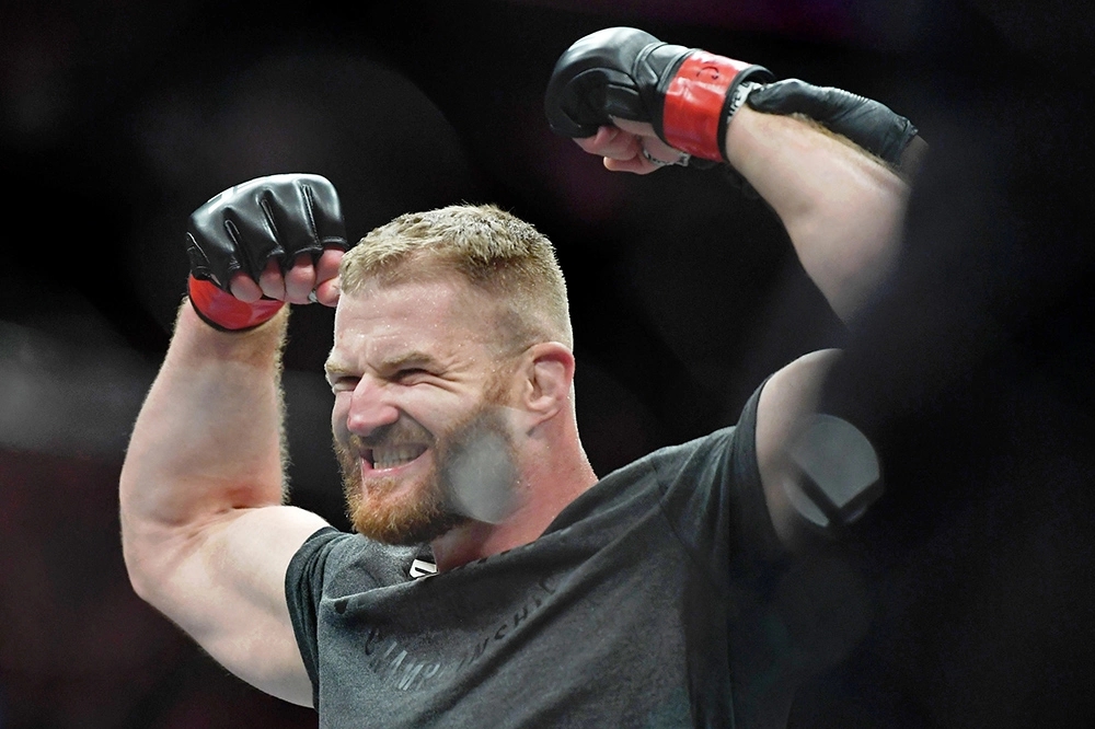 Bisping khuyên Blachowicz cố gắng đừng để bị Ankalaev takedown.