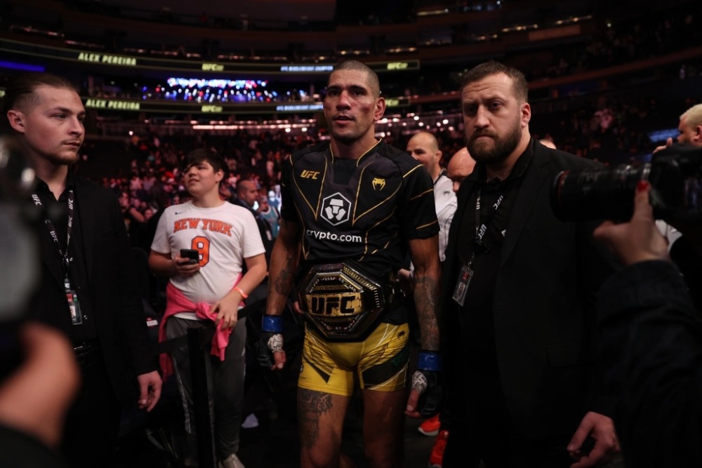 Alex Pereira có màn ngược dòng ấn tượng ở hiệp cuối trước Israel Adesanya.