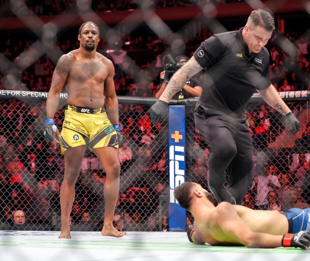 Dominick Reyes bị knockout bởi Ryan Spann tại UFC 281.