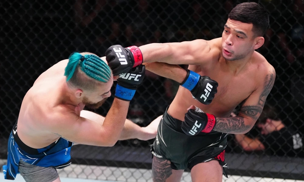 Christian Rodriguez (phải) có chiến thắng thuyết phục trước Joshua Weems cuối tuần qua.