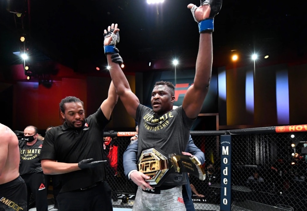 Francis Ngannou chia tay UFC khi đang là nhà đương kim vô địch hạng nặng.
