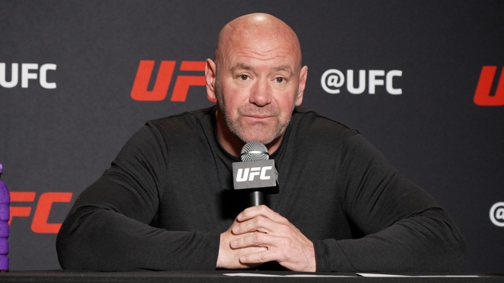 Chủ tịch Dana White chia sẻ với các phóng viên.