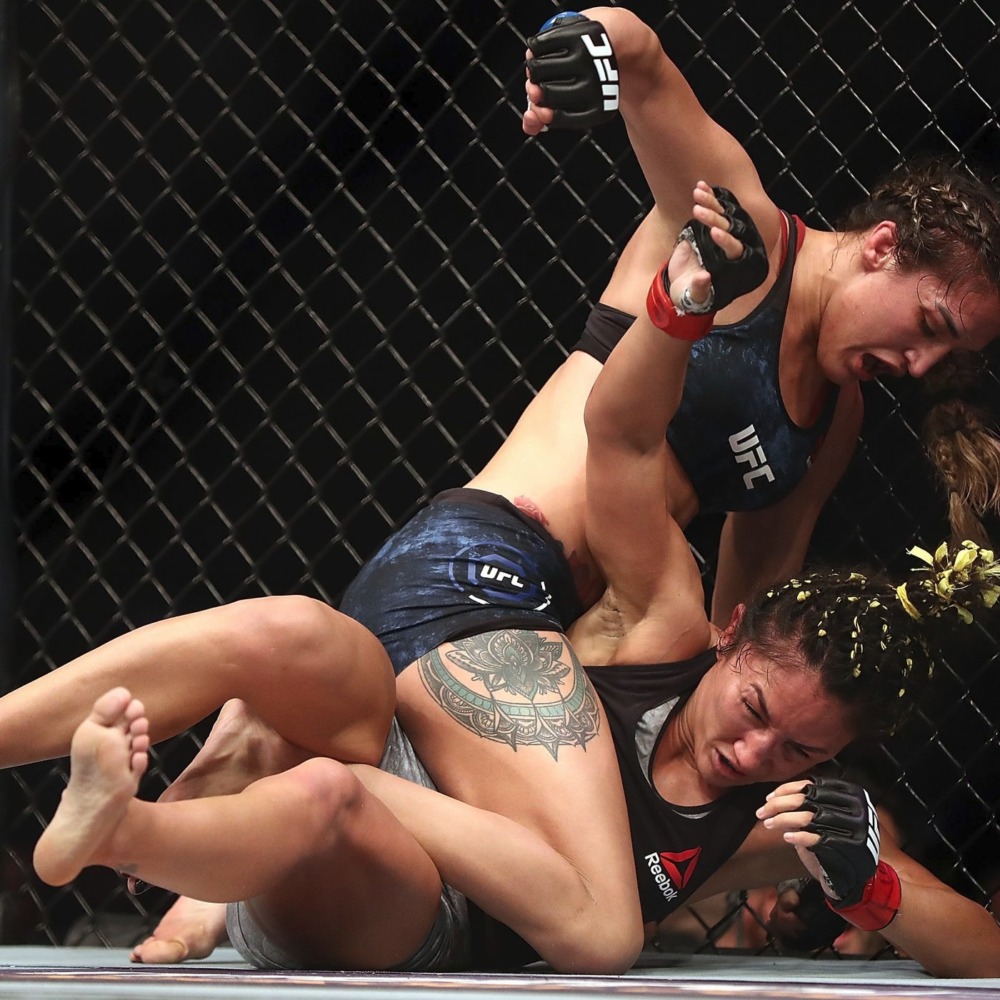 Tatiana Suarez trong trận đấu với Carla Esparza.