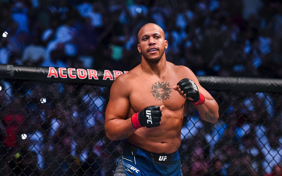 Ciryl Gane được dự báo là đối thủ khó chịu với Jon Jones.