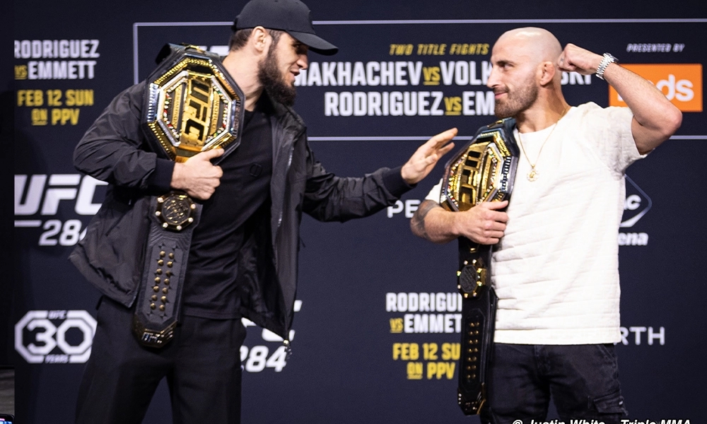 Islam Makhachev chuẩn bị đấu Alexander Volkanovski cuối tuần này.