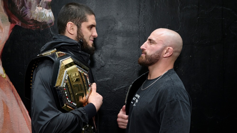 Islam Makhachev chuẩn bị bảo vệ danh hiệu trước Alexander Volkanovski.