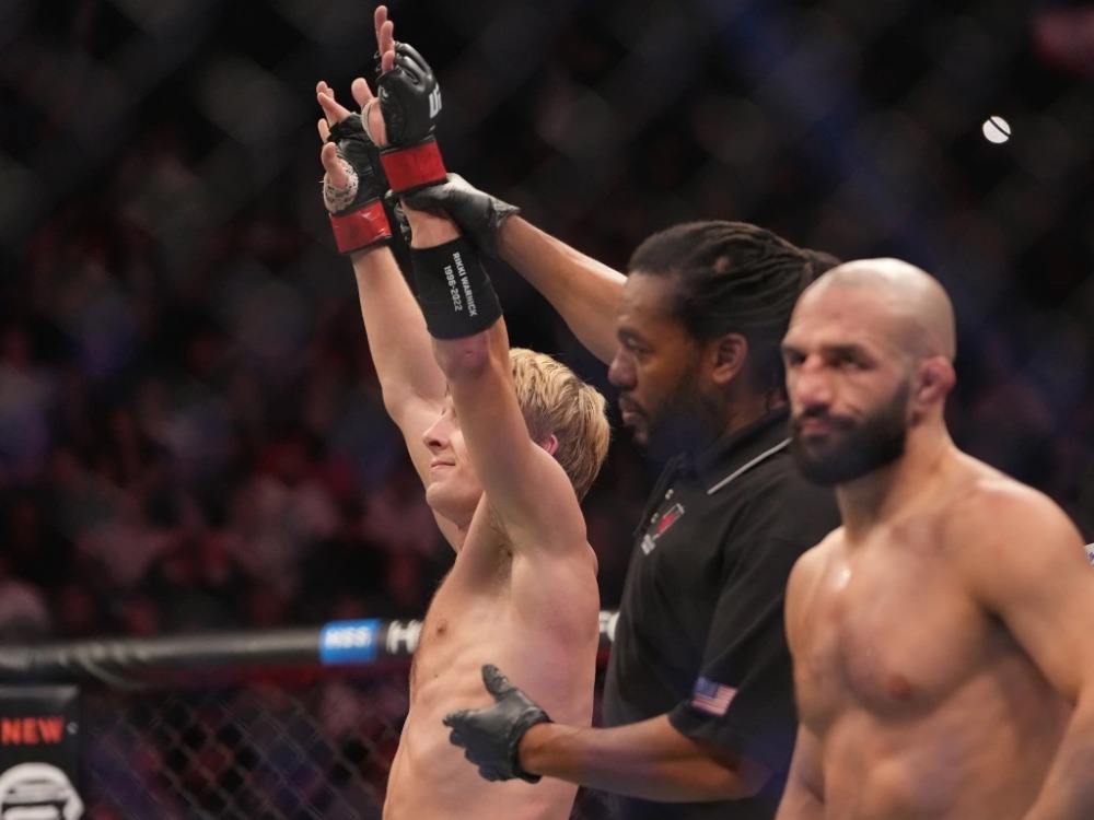 Paddy Pimblett có chiến thắng tranh cãi trước Jared Gordon tại UFC 282.