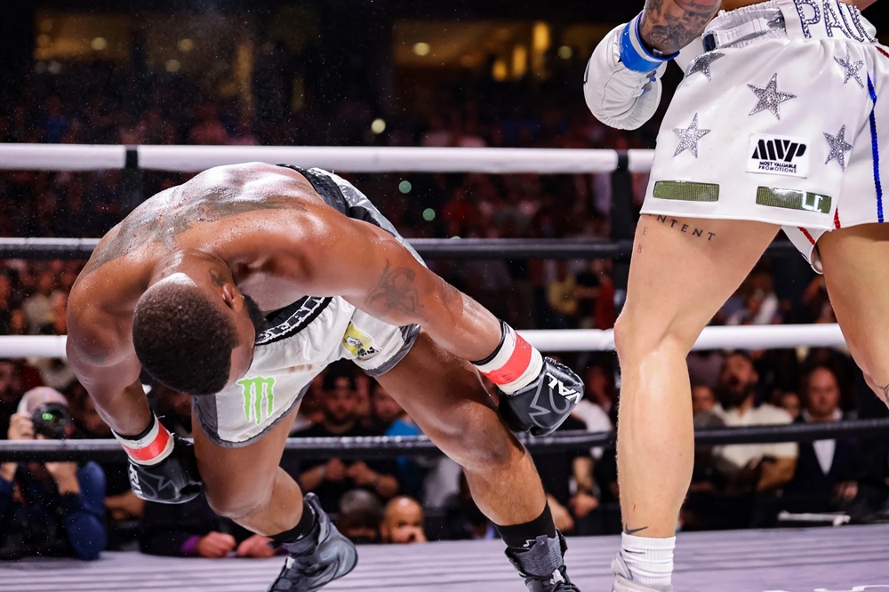 Tyron Woodley thua cả 2 lần đối đầu Jake Paul.