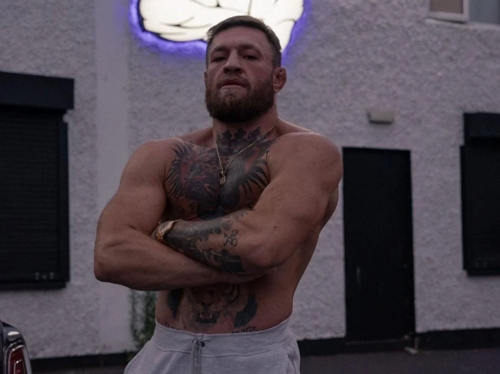Conor McGregor tăng trưởng lớn về cơ bắp kể từ khi chấn thương.