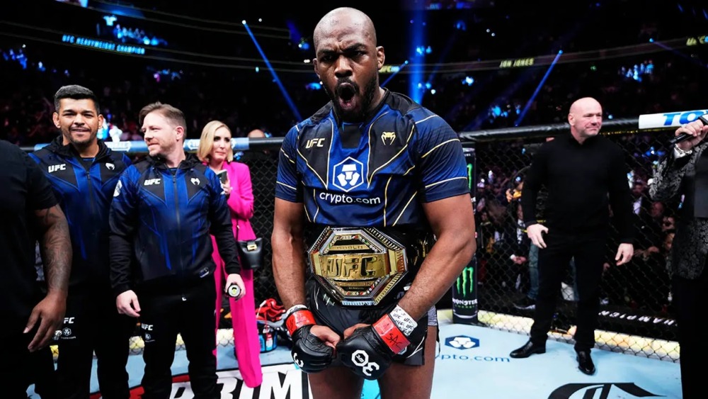 Jon Jones là tân vương của hạng cân nặng.