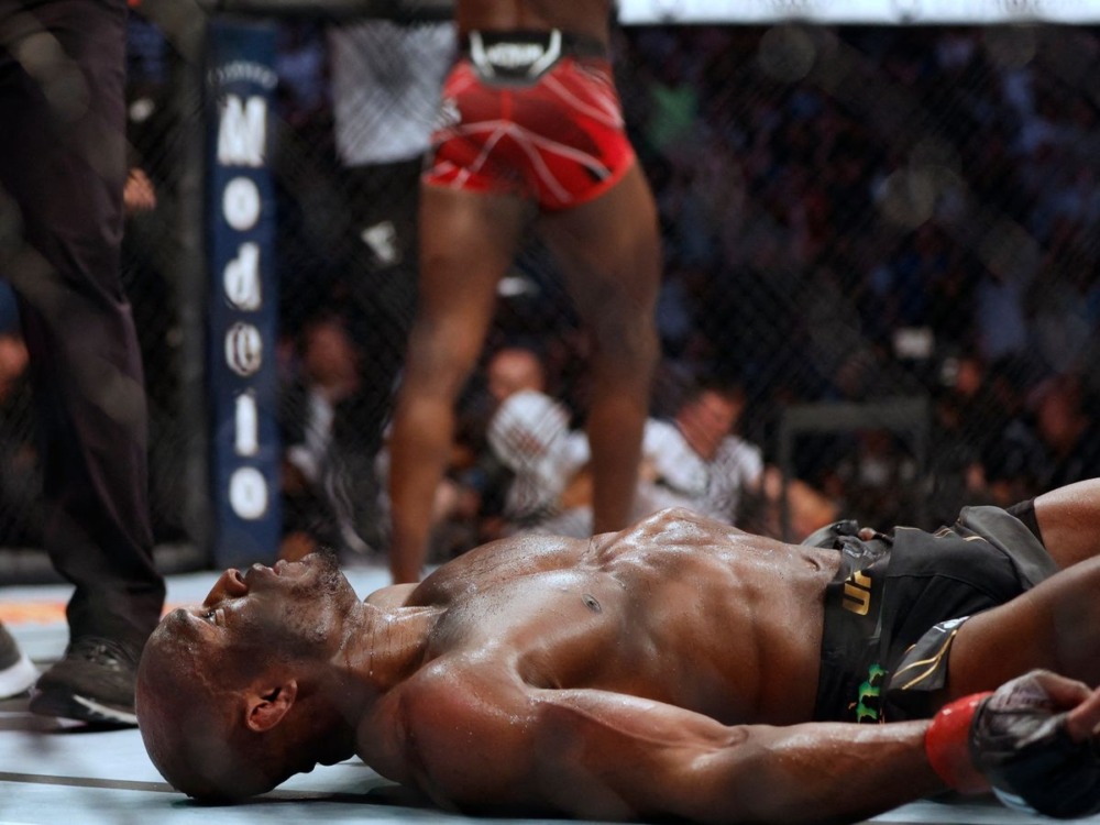 Kamaru Usman bị Leon Edwards knockout tại UFC 278.