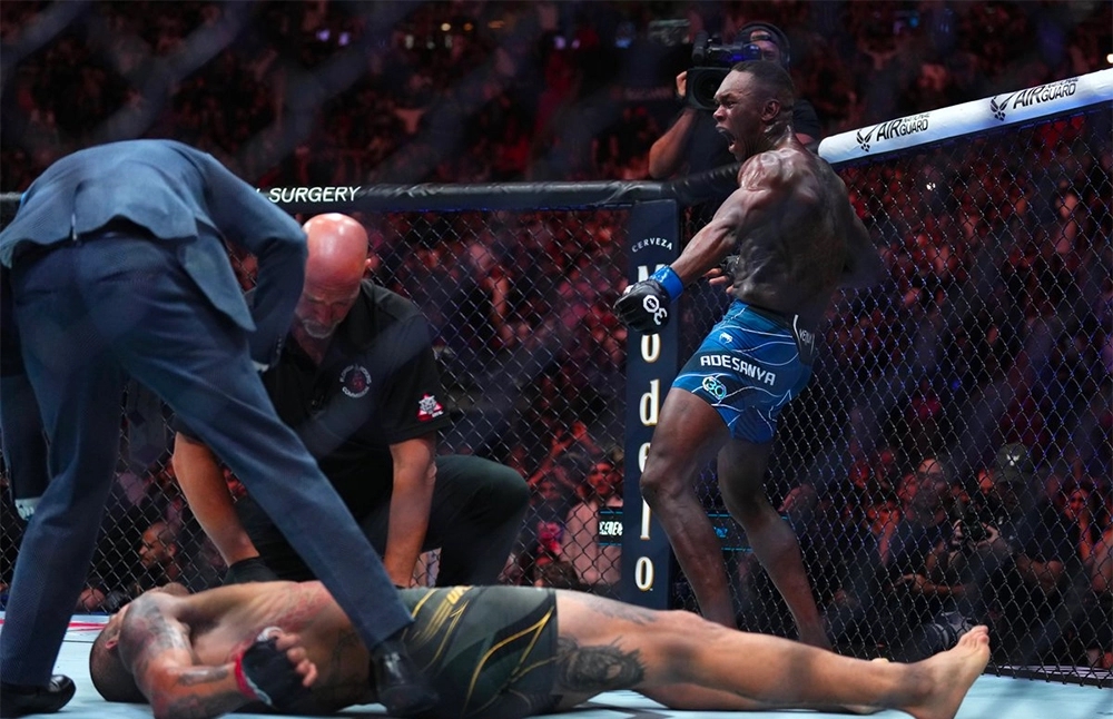 Alex Pereira bị knockout tại UFC 287 bởi Israel Adesanya.