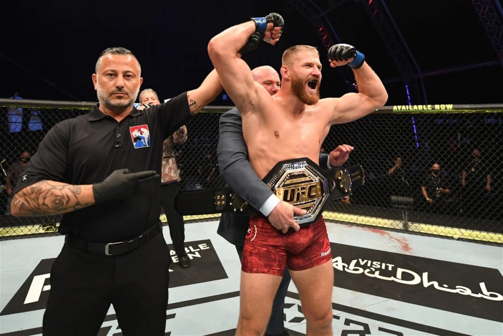 Jan Blachowicz từng là nhà vô địch hạng cân dưới nặng.