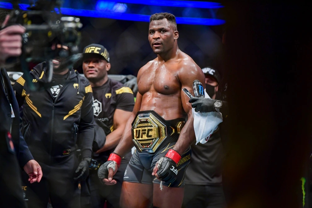 Francis Ngannou rời UFC sau khi bảo vệ đai thành công tại UFC 270.