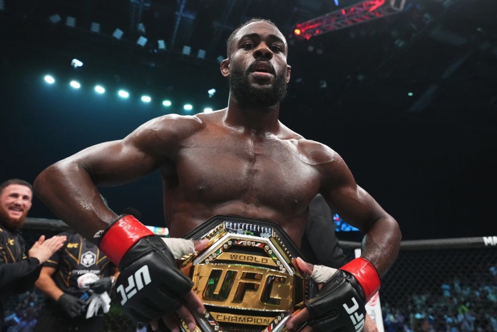 Nhà vô địch hạng gà Aljamain Sterling.