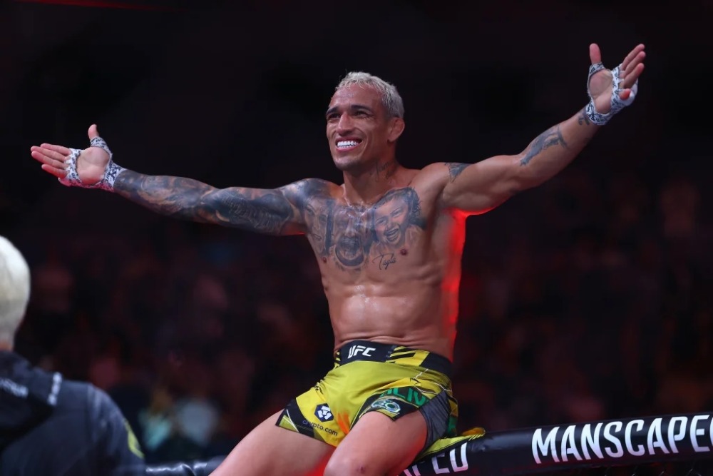 Charles Oliveira sáng cửa tranh đai với nhà vô địch Islam Makhachev.