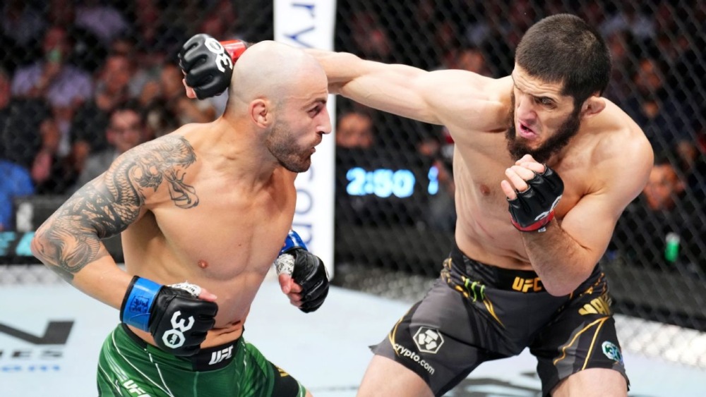 Alexander Volkanovski để thua Islam Makhachev tại UFC 284.
