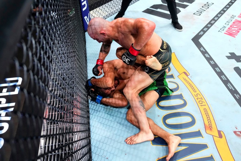 Alexander Volkanovski có chiến thắng thuyết phục trước Yair Rodriguez.