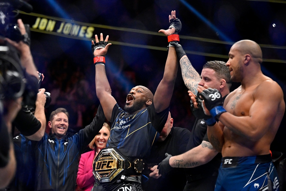 Jon Jones là đương kim vô địch hạng nặng UFC.