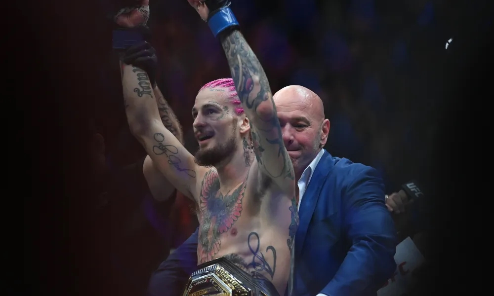 Sean O’Malley gây bất ngờ khi TKO Aljamain Sterling để trở thành nhà vô địch hạng gà của UFC.