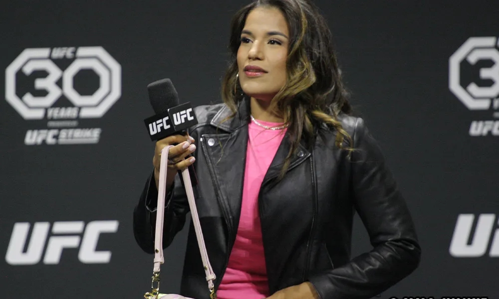 Julianna Pena gọi Bueno Silva là kẻ gian lận.